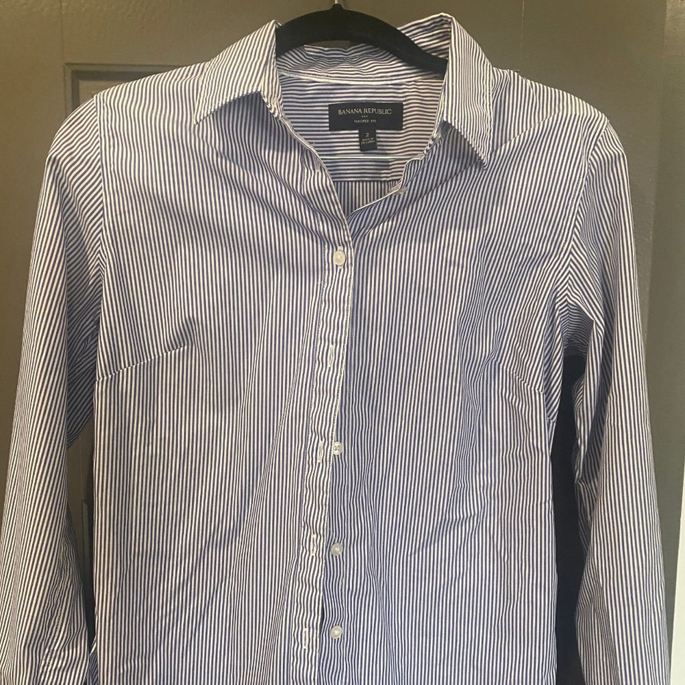 Banana Republic Tailored Fit Striped Button Down Shirt | Size 2